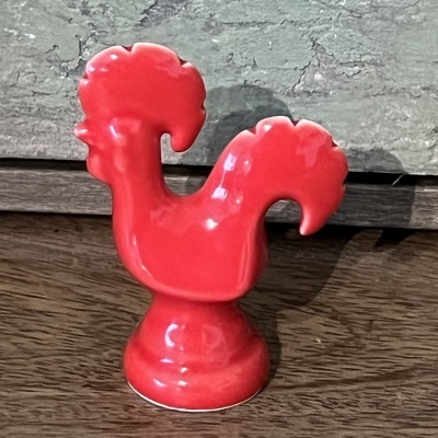 Galo miniatura vermelho
