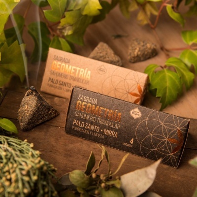 Incenso triângular Pau Santo e Mirra