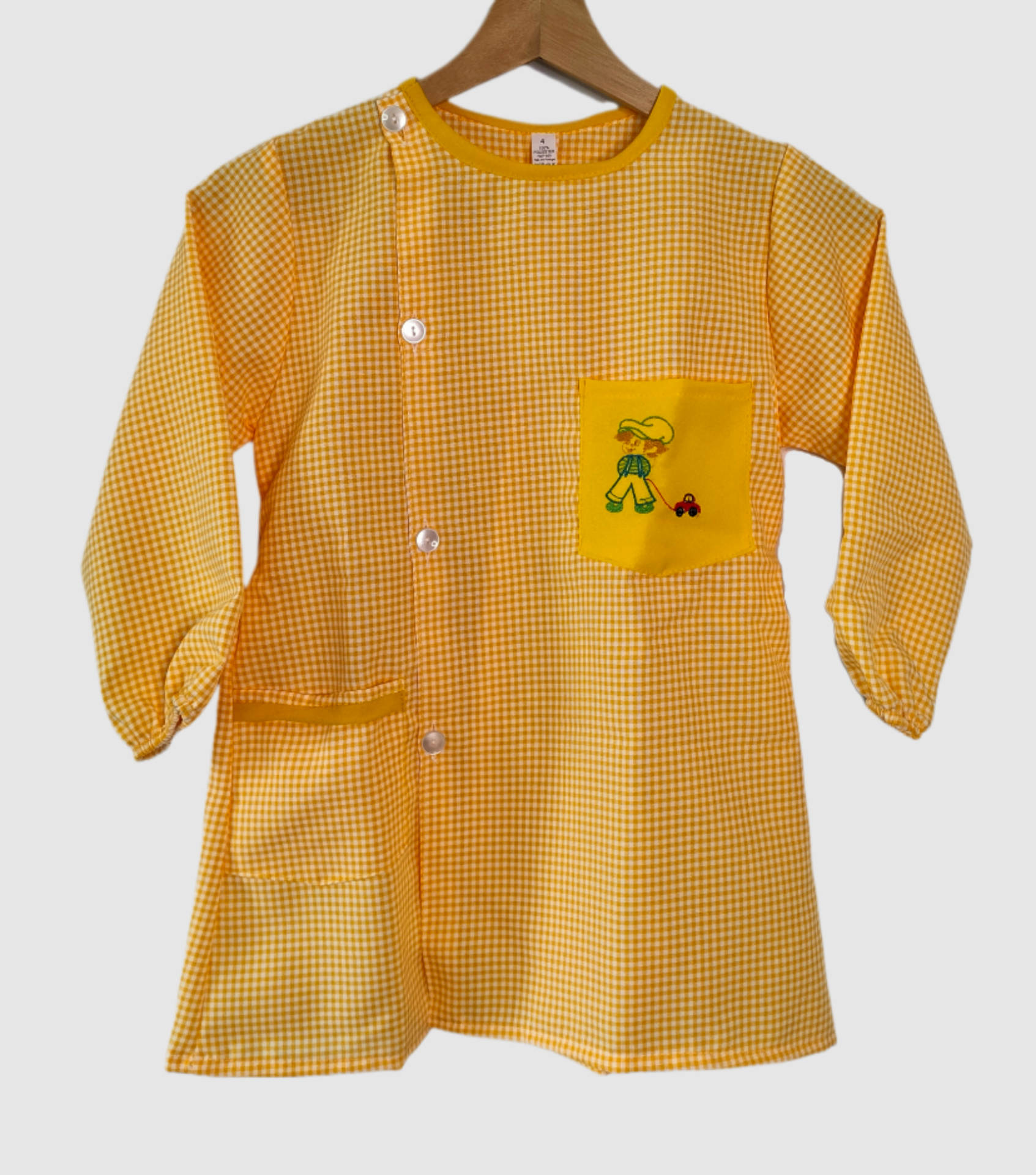 Bata escolar menino amarelo c/ bordado Bata escolar menino amarelo c/ bordado
