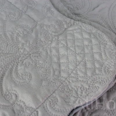 Colcha Bordada Al-Alice