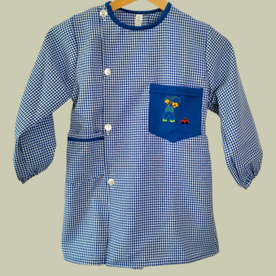 Bata escolar menino azul c/ Bordado