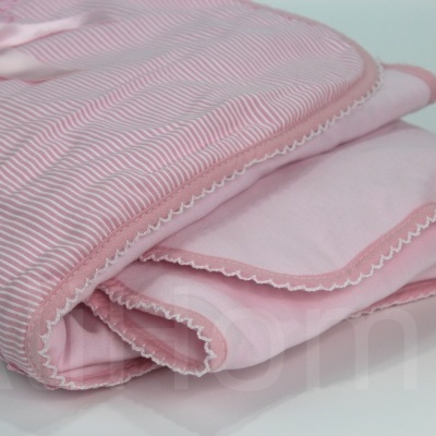 Manta Bordada Laço Rosa