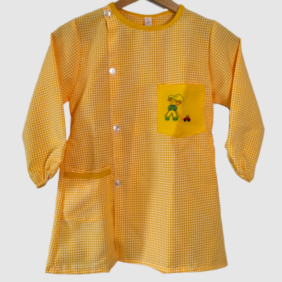 Bata escolar menino amarelo c/ bordado