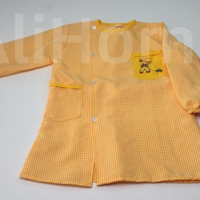 Bata escolar menino amarelo c/ bordado Bata escolar menino amarelo c/ bordado