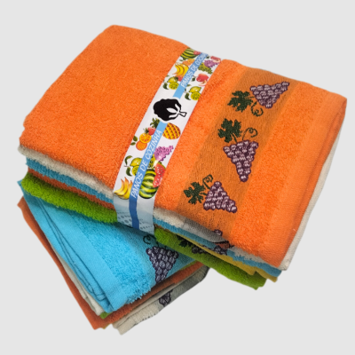 Panos de cozinha coloridos com padrão de cachos de uvas