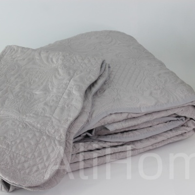 Colcha Bordada Al-Alice