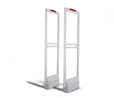 Portas antivol de segurança brancas com detalhes vermelhos