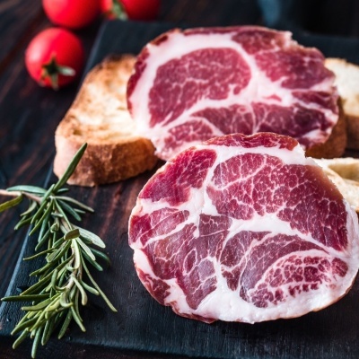 Paia do Cachaço de Porco Preto