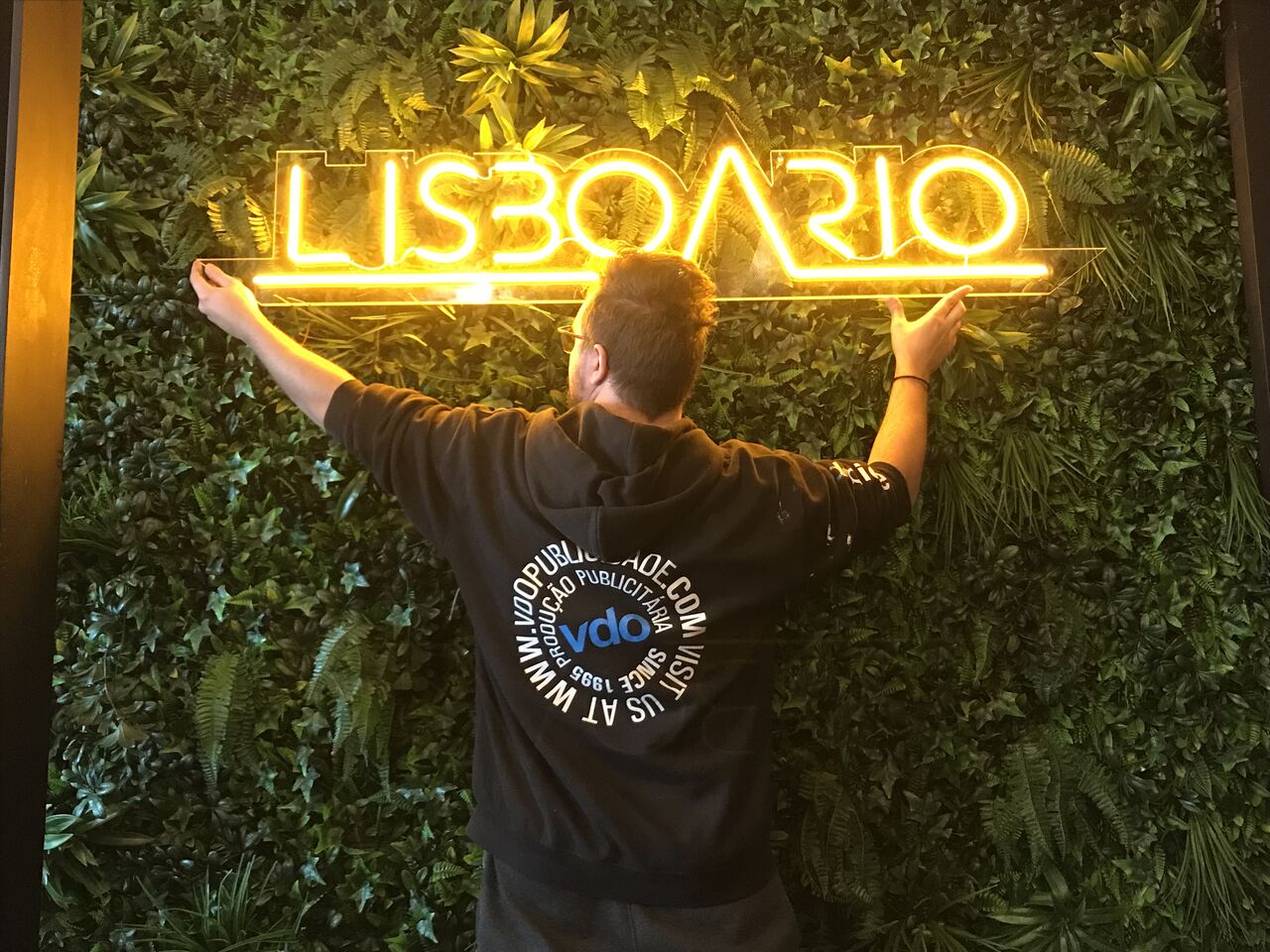 Descobrindo o NeonLED: uma explosão de cores e criatividade