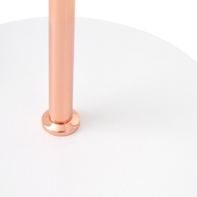 Base branca circular com haste metálica cobre