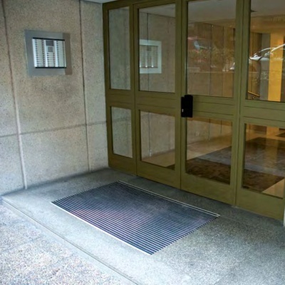 Tapete Esteira de Alumínio | Com Borracha + Escova