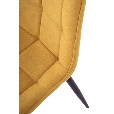 Cadeira estofada mostarda com pé preto