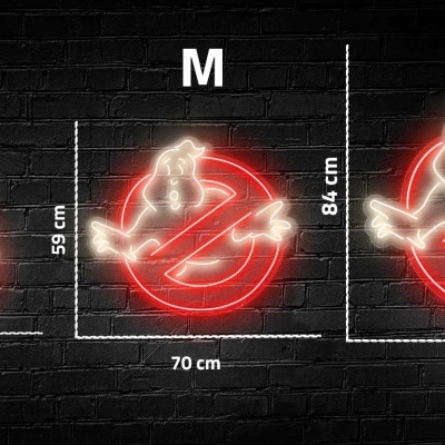 Placas luminosas Ghostbusters em três tamanhos com medidas contra parede preta de tijolos