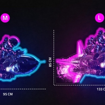 Balões metalizados em forma de avião espacial futurista em azul e rosa neon, tamanhos M e L indicados