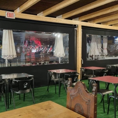 Toldo Vertical com guias | Com Janela