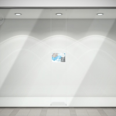 Montra de loja vazia com iluminação embutida no teto