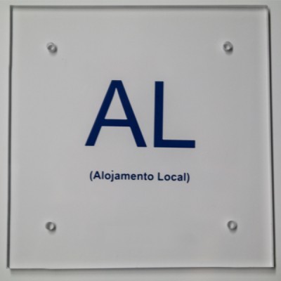 Nova Placa de Alojamento Local