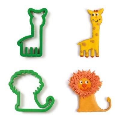 Cortadores de bolacha e bolachas decorativas em forma de girafa e leão