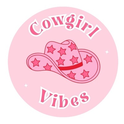 Logotipo rosa com chapéu de cowgirl e texto Cowgirl Vibes