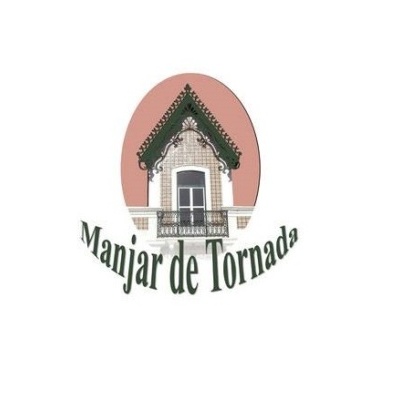 Logótipo Manjar de Tornada com janela e decoração verde num fundo oval rosa