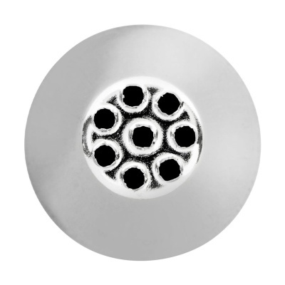 Ralo de chão circular em metal prateado com oito furos tubulares