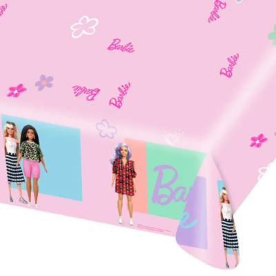 Toalha de mesa rosa com imagens e texto Barbie