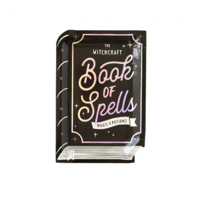 Livro The Witchcraft Book of Spells em capa preta brilhante com letras coloridas e detalhes de estrelas