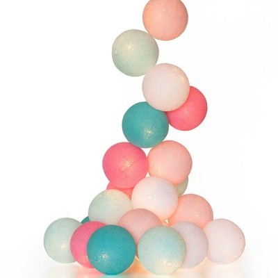 Bolhas de luz coloridas em forma triangular sobre fundo branco