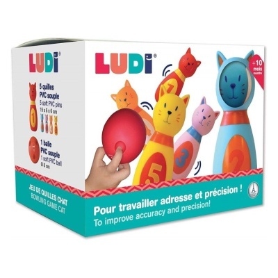 Jogo de bowling com pinos em forma de gato coloridos e bola vermelha na embalagem