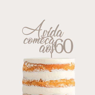 Topo de bolo "A vida começa aos 60"
