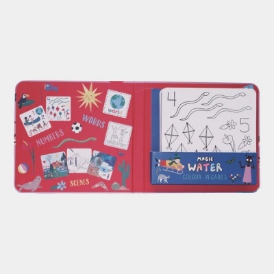 Livro infantil Magic Water Colour-in Cards aberto com desenhos para colorir