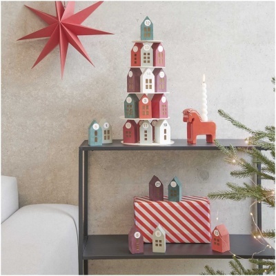 Calendário do Advento, Casas de Madeira em Pirâmide