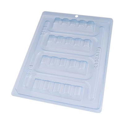 Embalagem plástica transparente com compartimentos em relevo e código 0903137