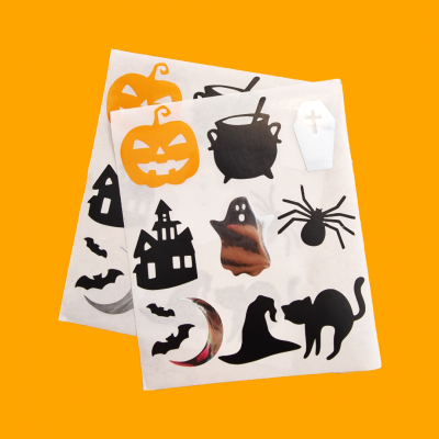 Folhas de autocolantes de Halloween com imagens temáticas em fundo laranja