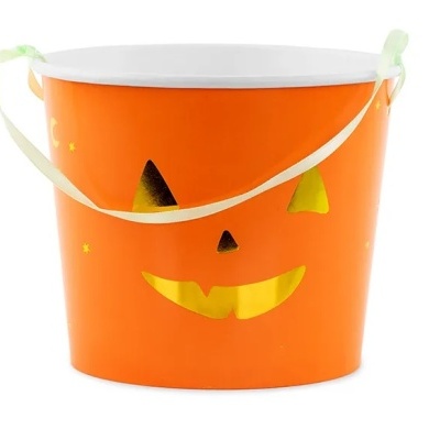 balde de plástico laranja com rosto de abóbora Halloween