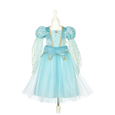 Vestido azul claro de fantasia com detalhes dourados e saia de tule