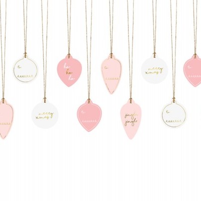 Etiquetas de pendurar em formato de folha com textos festivos em dourado e rosa