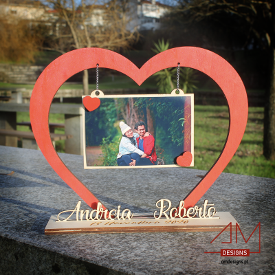 Porta-Fotografia em Madeira – Formato de Coração