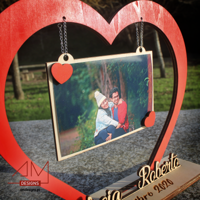 Porta-Fotografia em Madeira – Formato de Coração