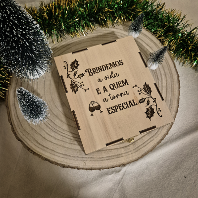 Kit de Vinho em Caixa de Madeira - Edição de Natal