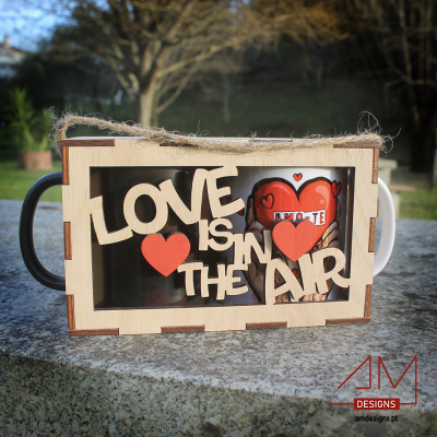 Conjunto Especial de Canecas com Caixa de Madeira – Love is in the Air (B+M)