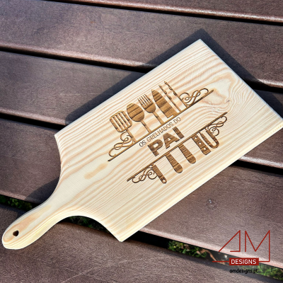 Tábua de Madeira Gravada – "Grelhados do Pai"