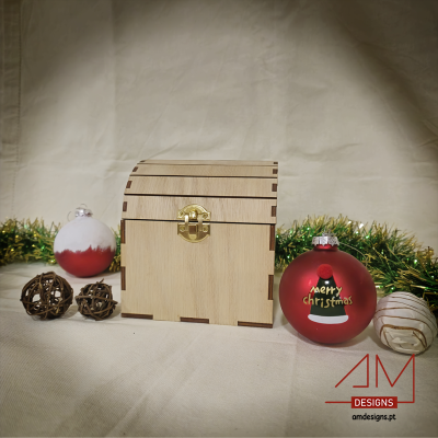 Caixa de Madeira em Forma de Baú com Caneca Personalizada