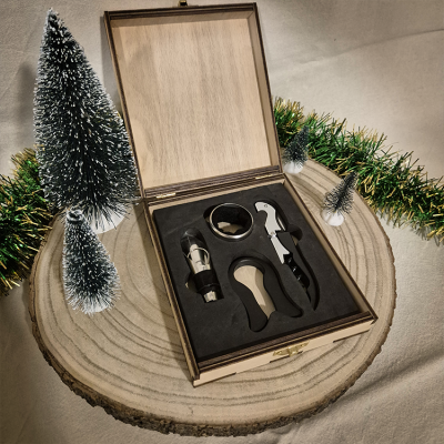Kit de Vinho em Caixa de Madeira - Edição de Natal