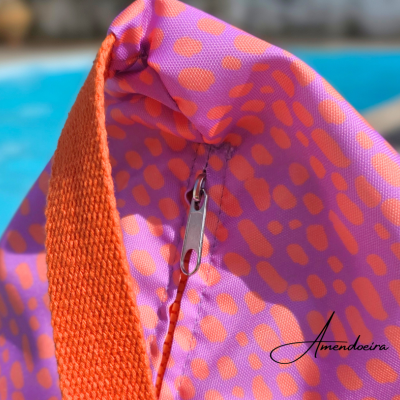 Puff/almofada Miami de praia ou piscina- Lavanda com manchas laranja