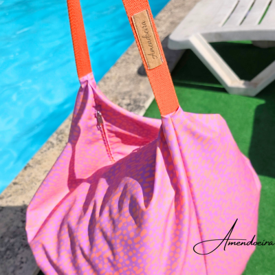 Puff/almofada Miami de praia ou piscina- Lavanda com manchas laranja