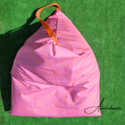 Puff/almofada Miami de praia ou piscina- Lavanda com manchas laranja