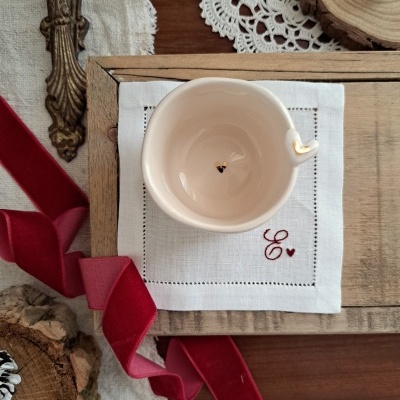 chávena coração rebordo e base em linho