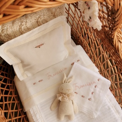 Colcha com Bordado Inglês