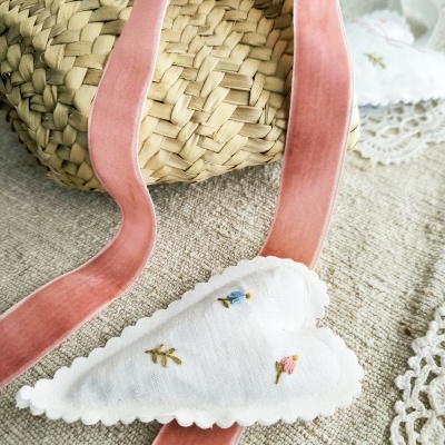 coração de alfazema pequeno com flores